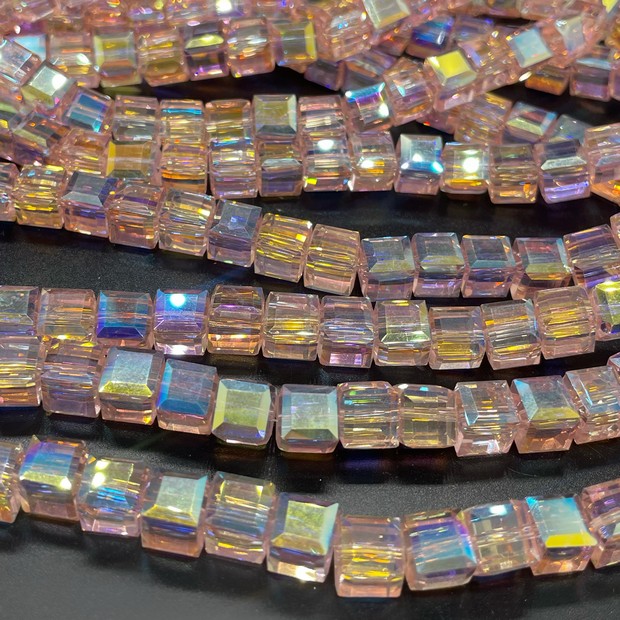 8 мм Стекло Lux, форма куб огранка, цвет розовый с переливом