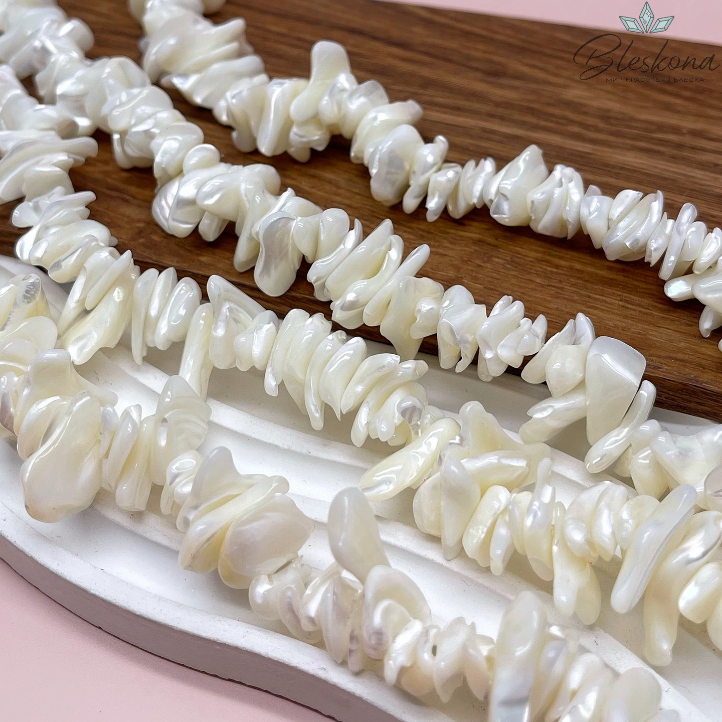 Перламутр белый сколы 10-23 мм