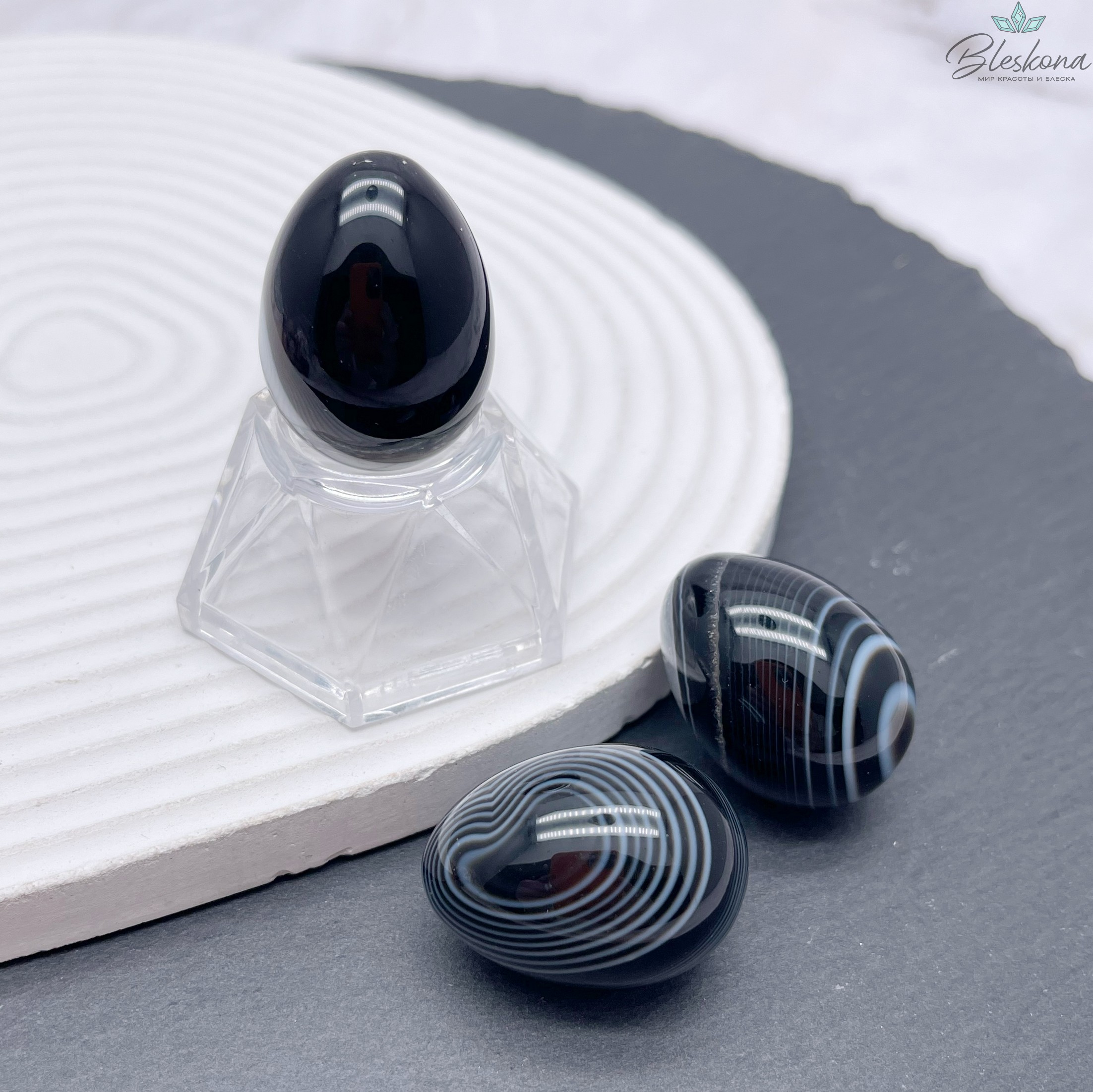 Агат черный с прожилками форма яйцо 30*21 мм