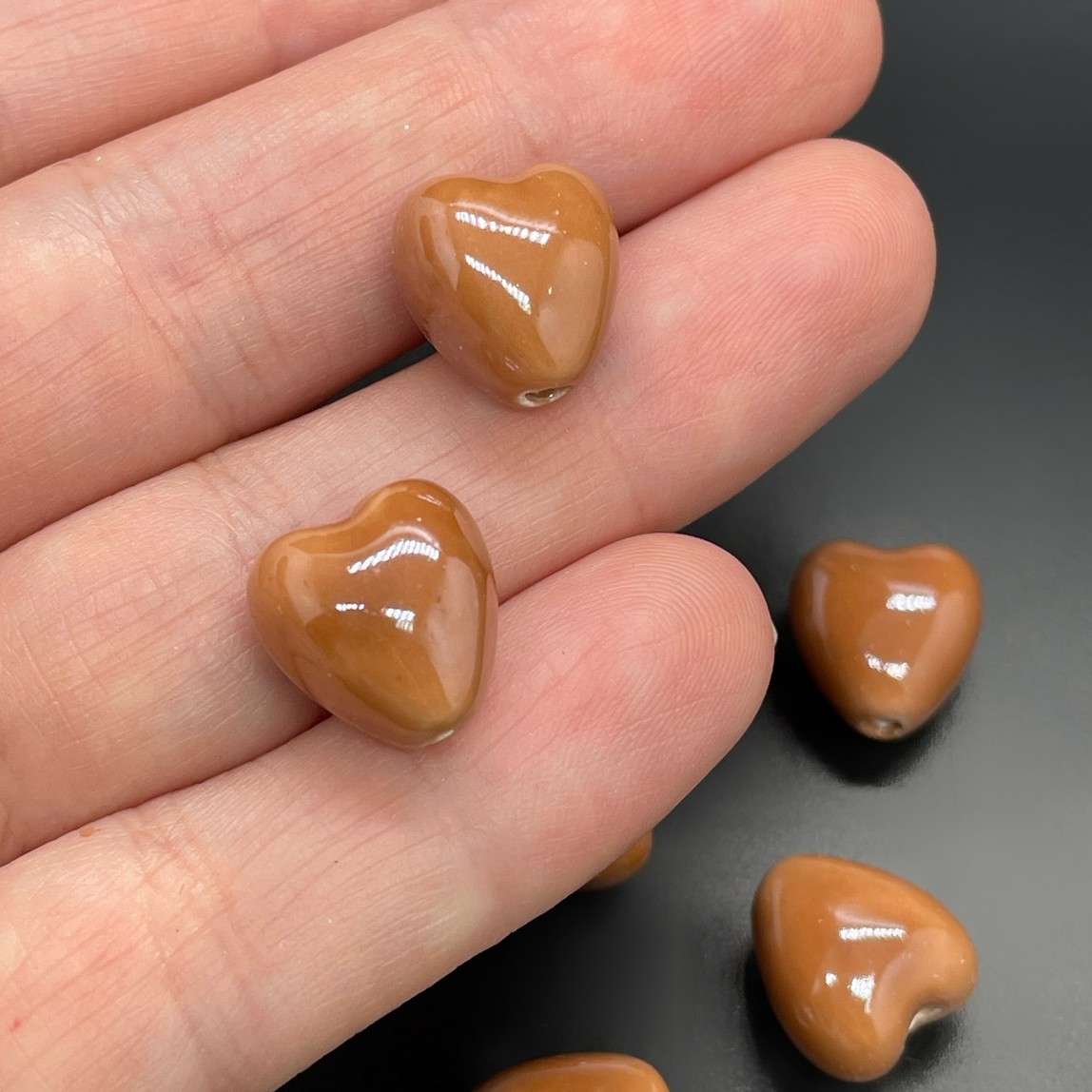 12 мм Бусина сердце, керамика цвет коричневый