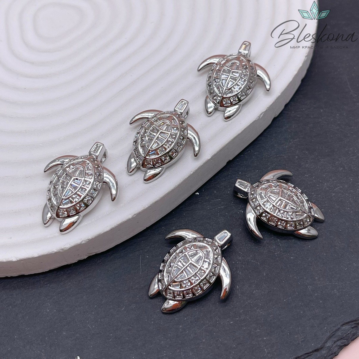 28*23,5 мм Цвет серебро, Подвеска черепаха с цирконами