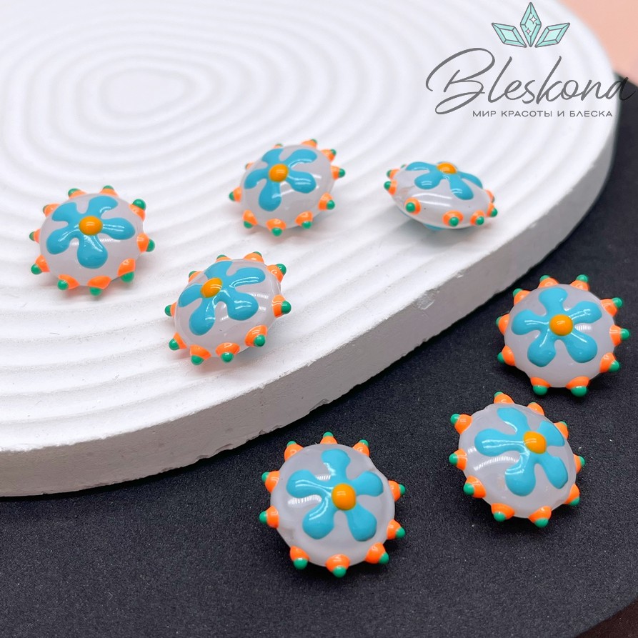 20 мм Бусина округлая белая голубой цветок
