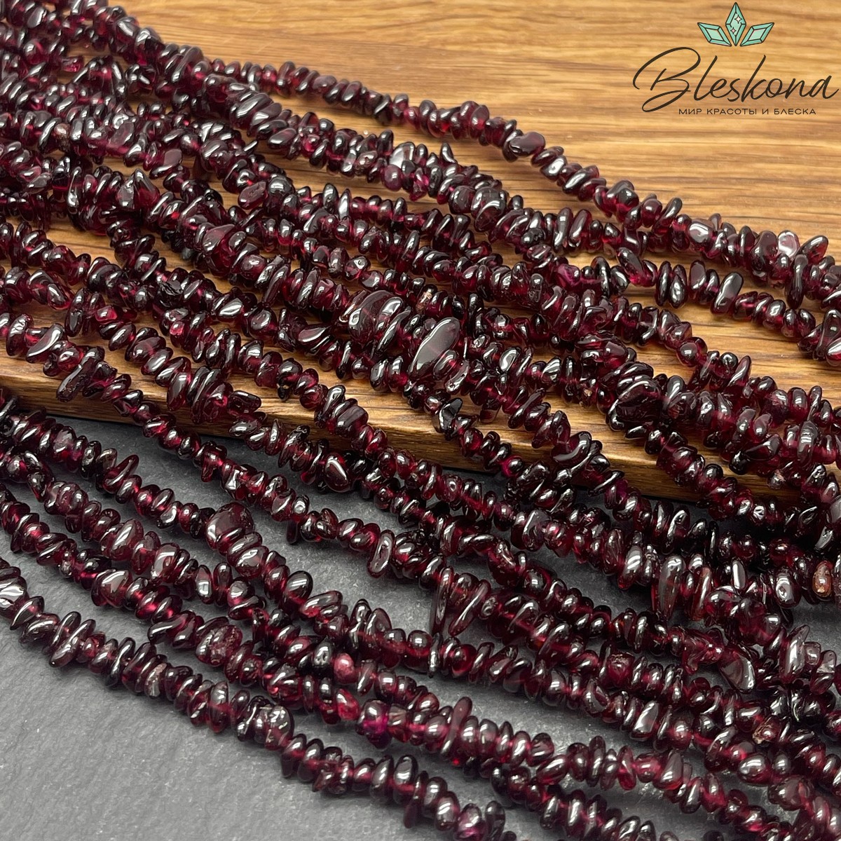 Крошка Гранат ширина бусин ~ 4-6 мм