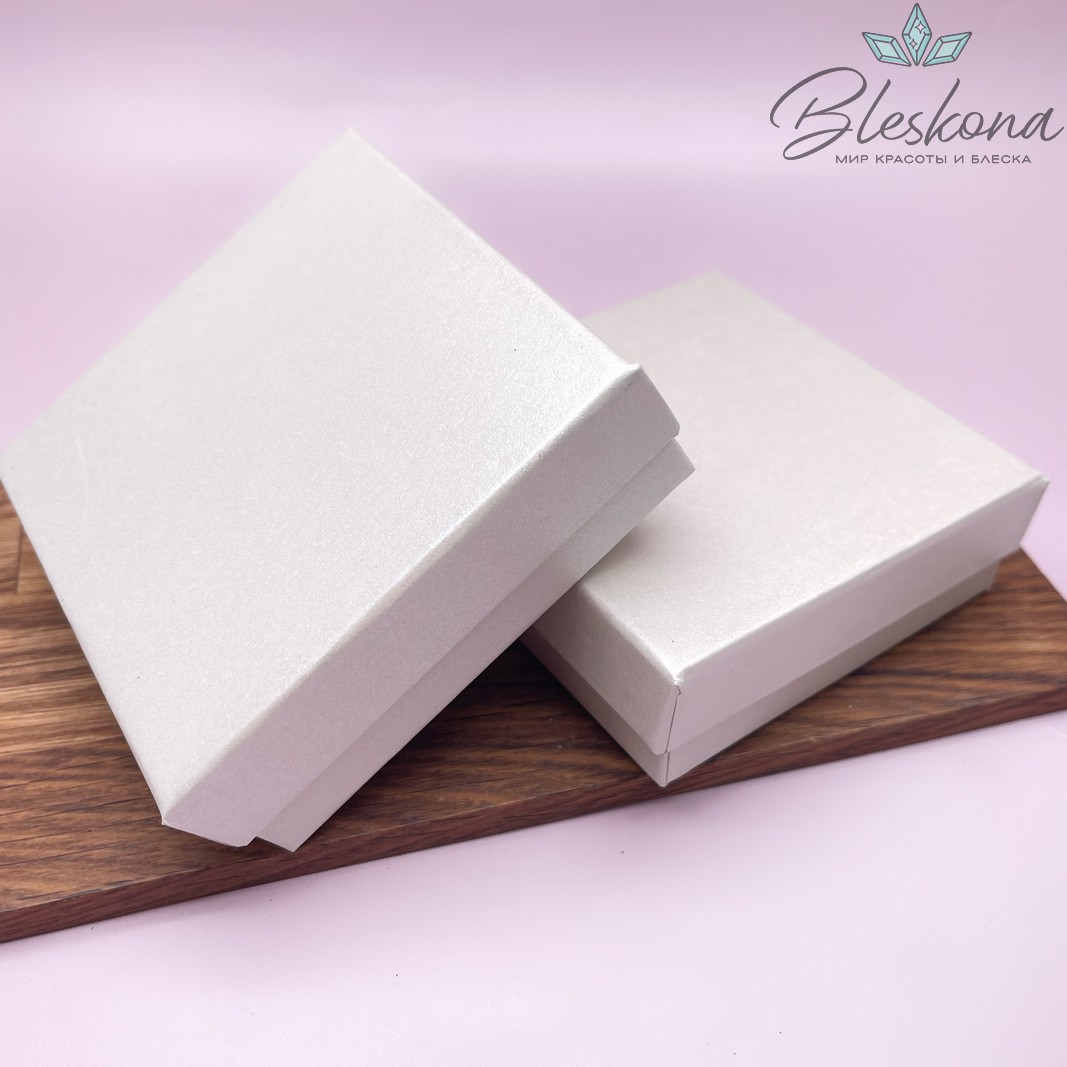 Коробка Бежевая перламутр черная подложка 9*9*3 см