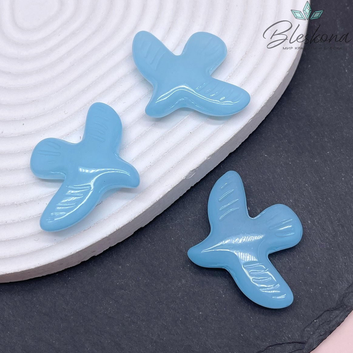 33*42 мм  Бусина голубь бледно- голубой