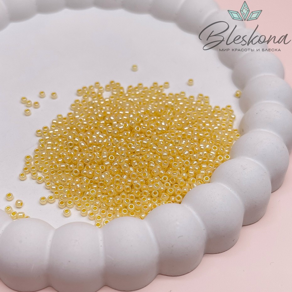 Бисер TOHO round 11/0 цвет №902 (оттенок желтого)