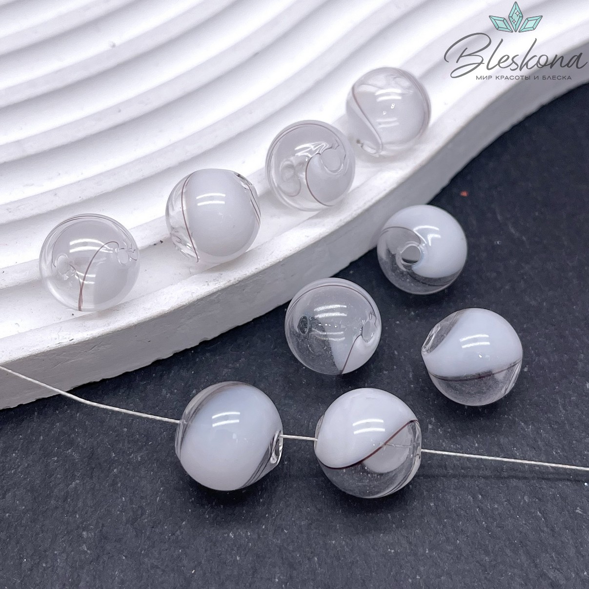 13 мм Бусина шар стекло прозрачно-белое коричневые полосы