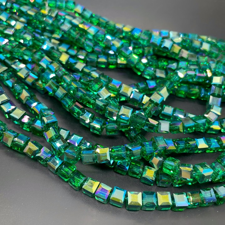 6 мм Стекло Lux, куб огранка, цвет зеленый с переливом