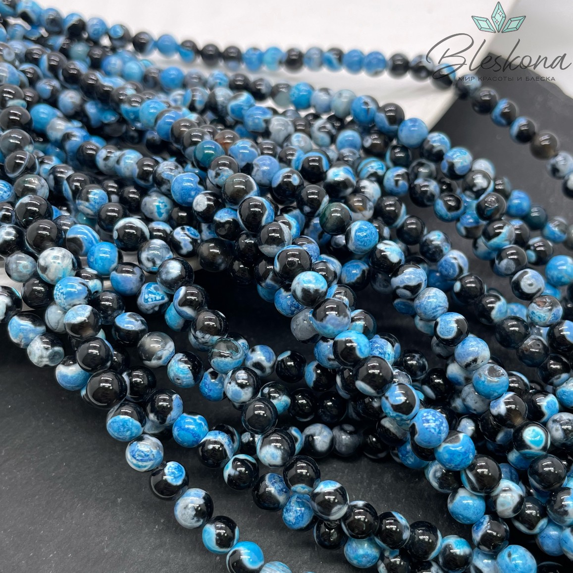Агат черный голубые разводы (имитация) 6 мм