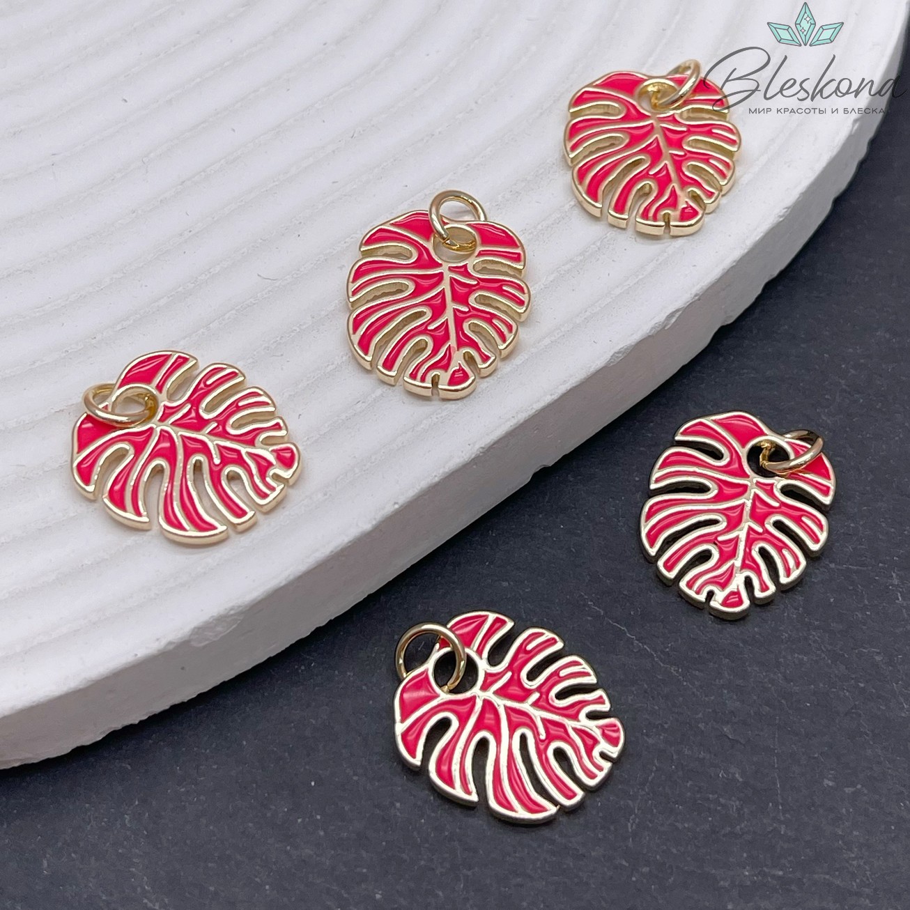 18*16 мм Цвет золото, Подвеска Монстера лист розовая эмаль 