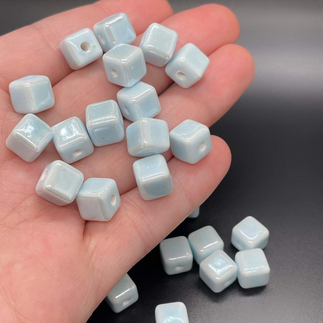 8 мм Бусина куб, керамика цвет голубой