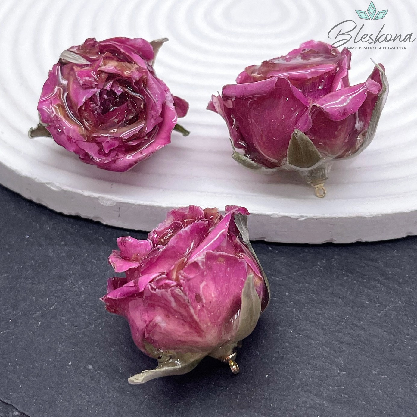 33-38 мм, Цвет золото, Подвеска роза в эпоксидной смоле