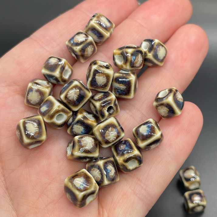 8 мм Бусина куб, керамика цвет коричневый рисунок №2