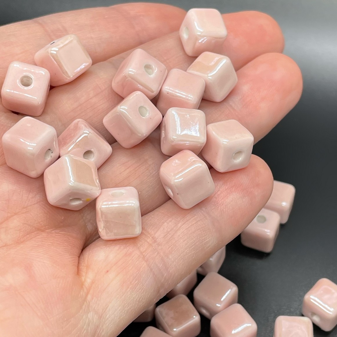 8 мм Бусина куб, керамика цвет пудровый