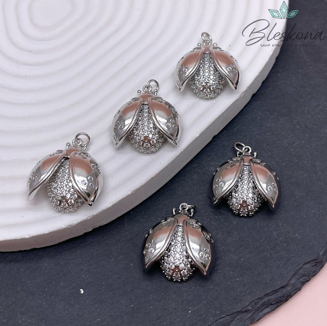 24*23 мм, Цвет серебро, Подвеска Божья коровка  цирконы 