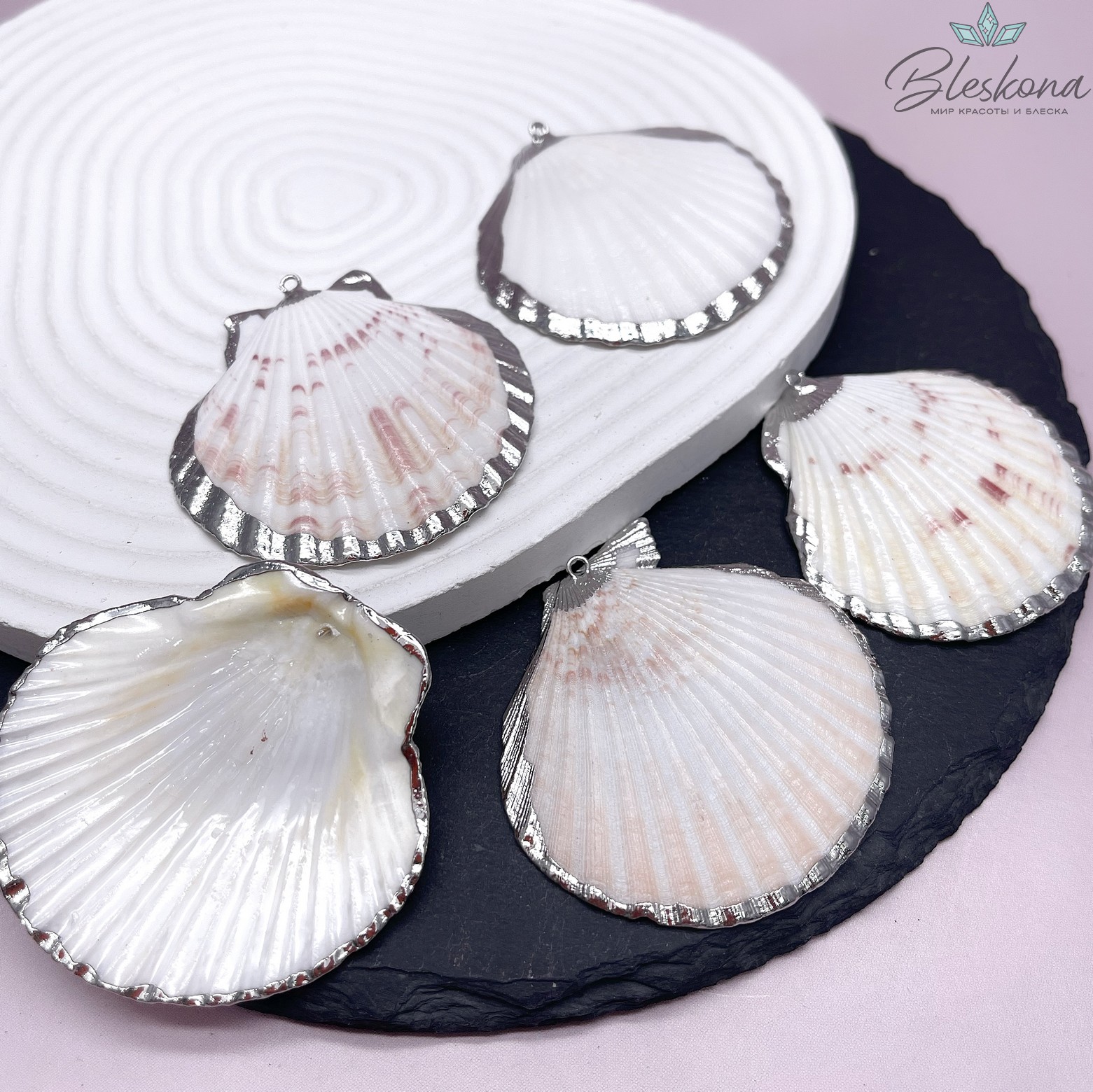 (43-56)*(50-60)мм, Цвет серебро, Подвеска Тихоокеанский ситцевый гребешок бежево-коричневый