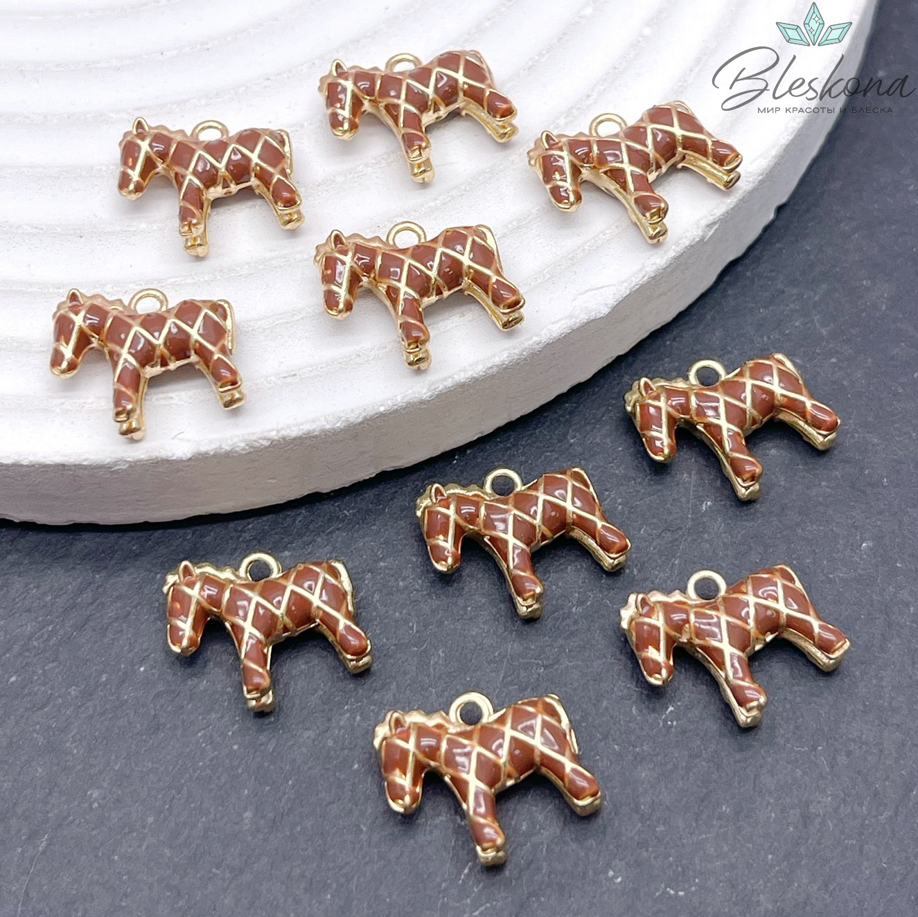 12,5*13,5 мм Цвет золото, Подвеска Лошадь коричневая (шоколадная)