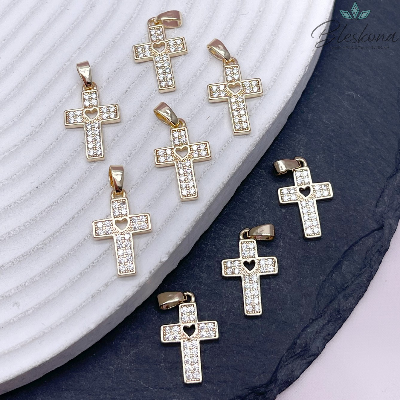 17,5*11,3 мм Цвет золото, Подвеска Крест сердце цирконы 