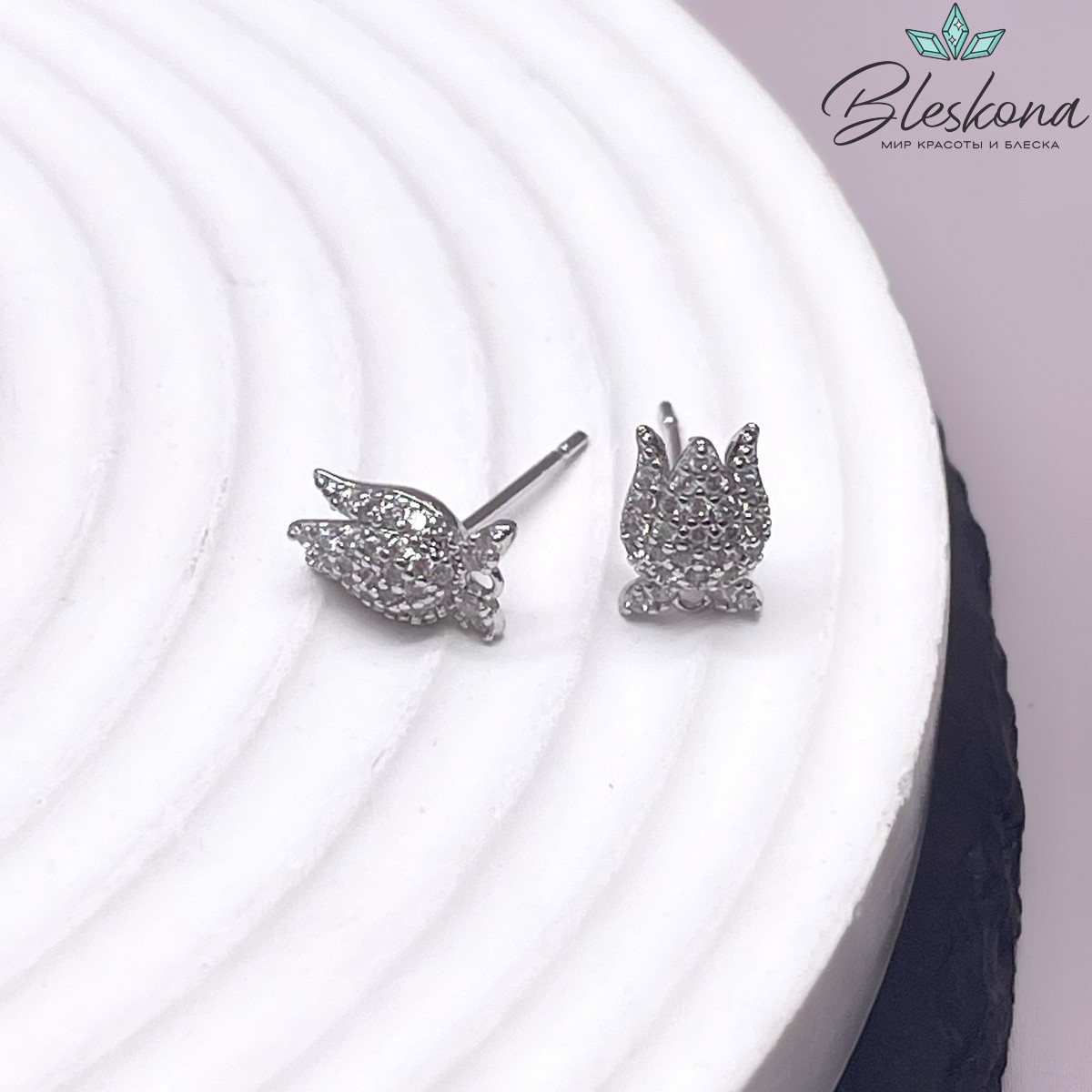 9*6,4 мм Цвет серебро, Пусеты тюльпан цирконы Этно