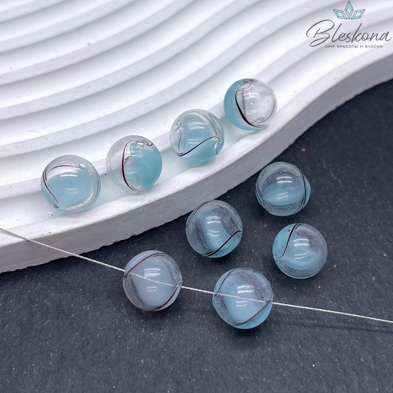 13 мм Бусина шар стекло прозрачно-голубое коричневые полосы