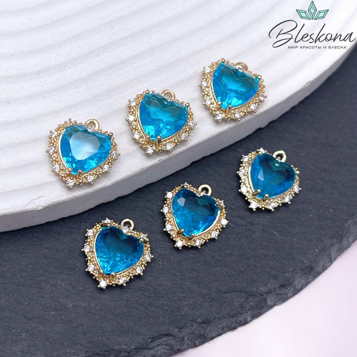 14,7*16мм Цвет золото, Подвеска сердце голубой циркон и цирконы