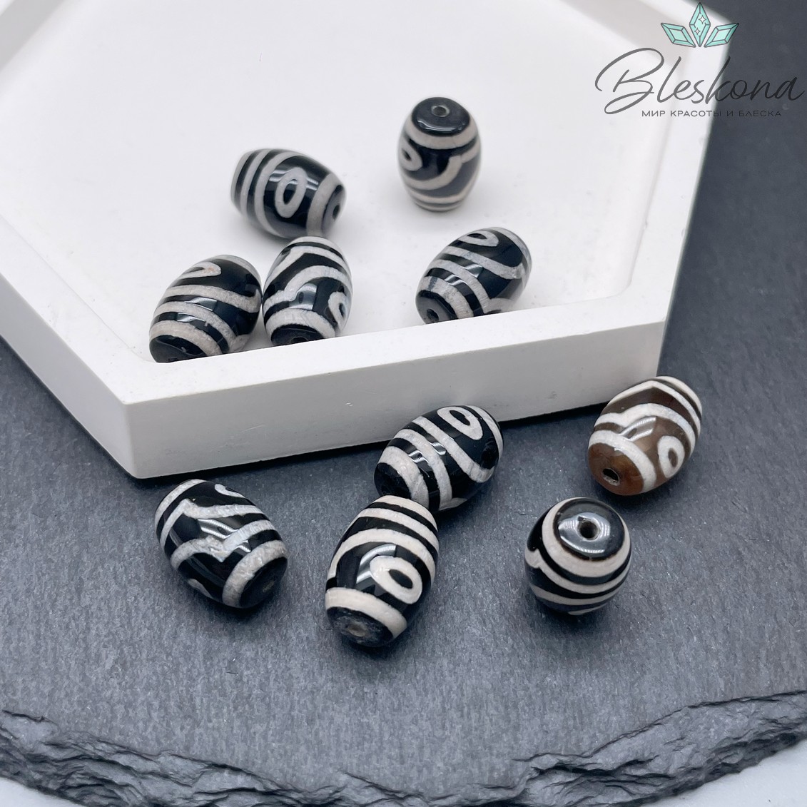 Бусина Дзи 2 глаза черно-белый бочонок 10*14 мм