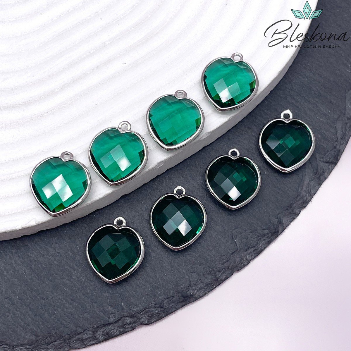 15 мм, Цвет серебро, Подвеска сердце зеленое огранка