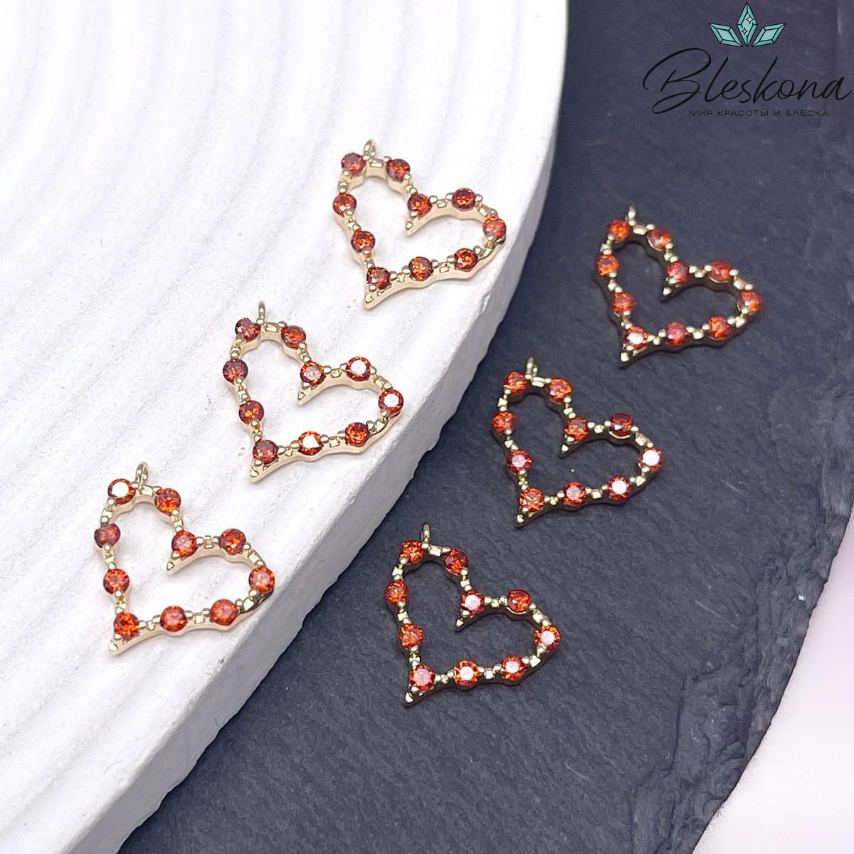 15,5*13,5 мм Цвет золото, Подвеска Сердце красные цирконы по контуру P13901