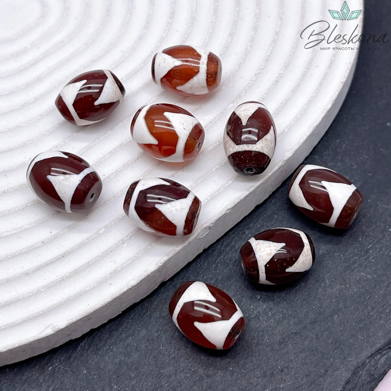 Бусина Дзи Тигриный клык коричнево-белый бочонок 16*12 мм