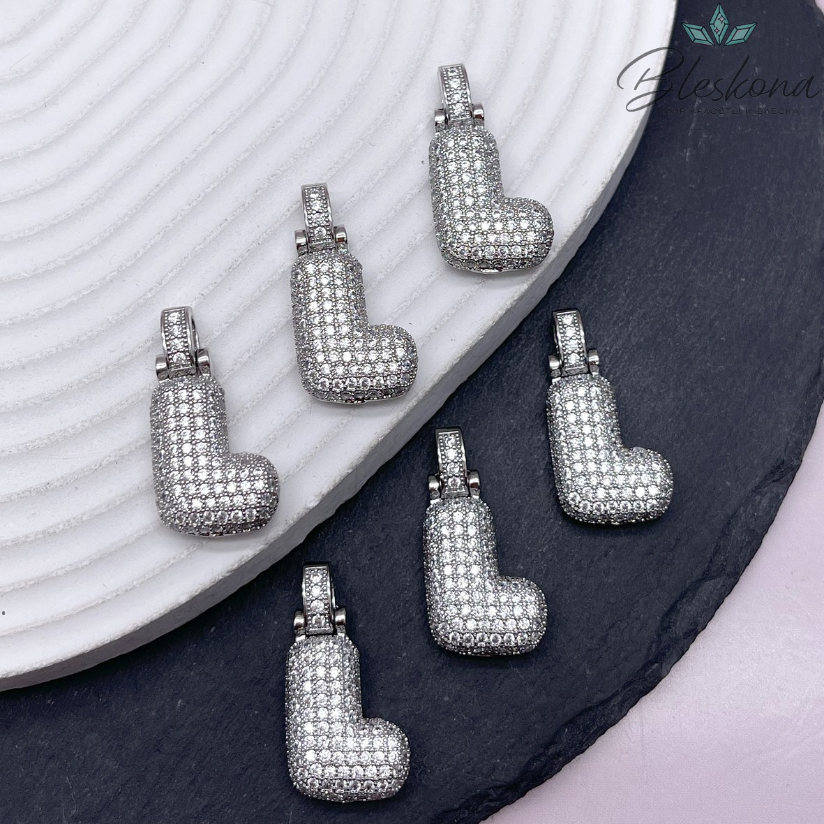 28 мм, Цвет серебро, Буква цирконы объемная с бейлом L