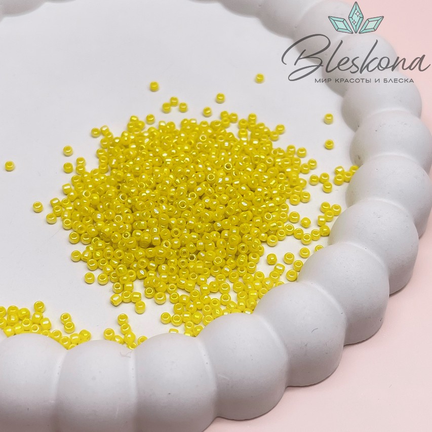 Бисер TOHO round 11/0 цвет №402 (оттенок желтого)