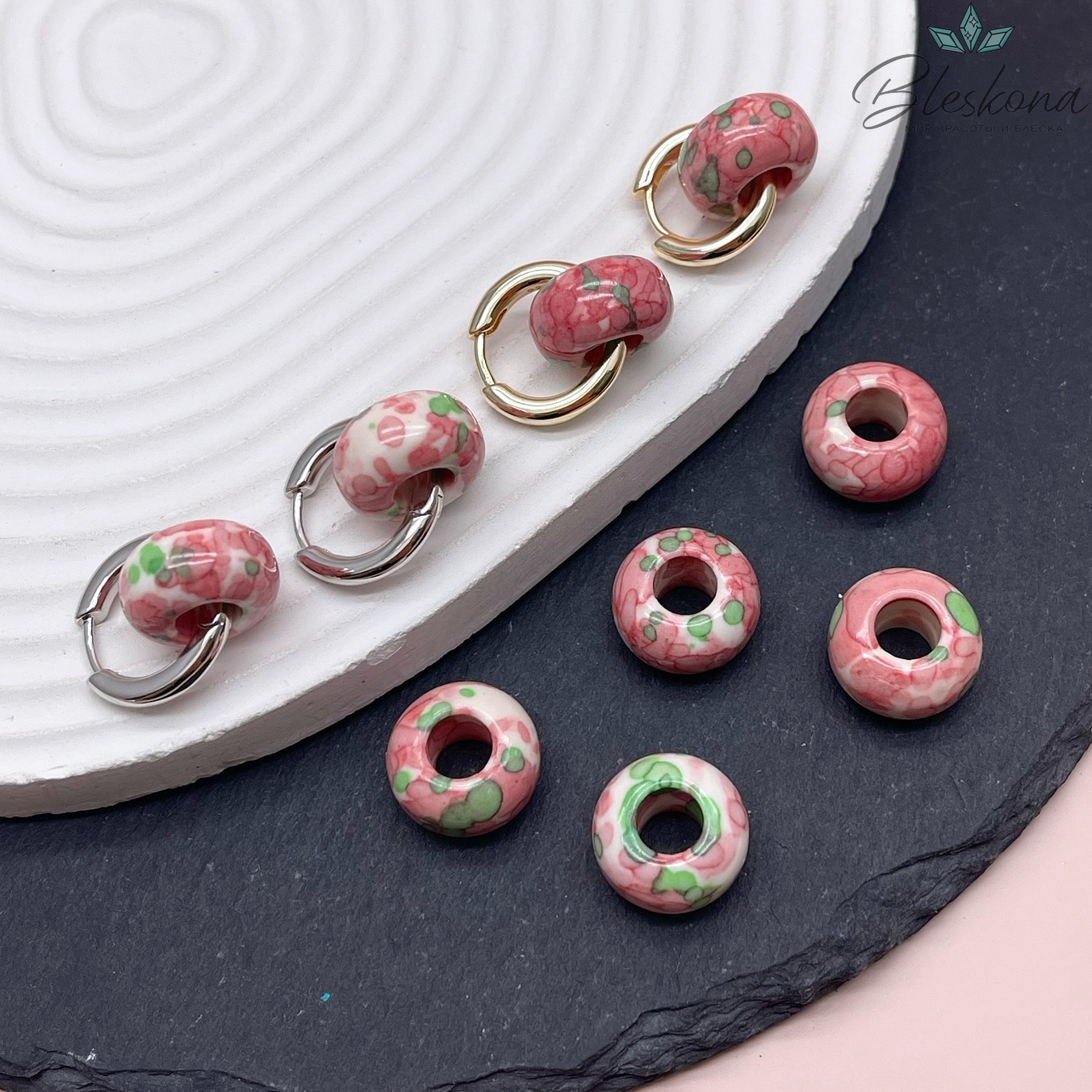 Бублик Агат белый розово- зеленые узоры (имитация) 15 мм