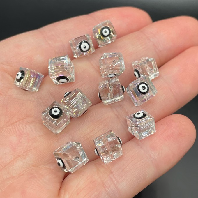 7мм, Стекло Lux форма куб черный глаз уп.5 шт