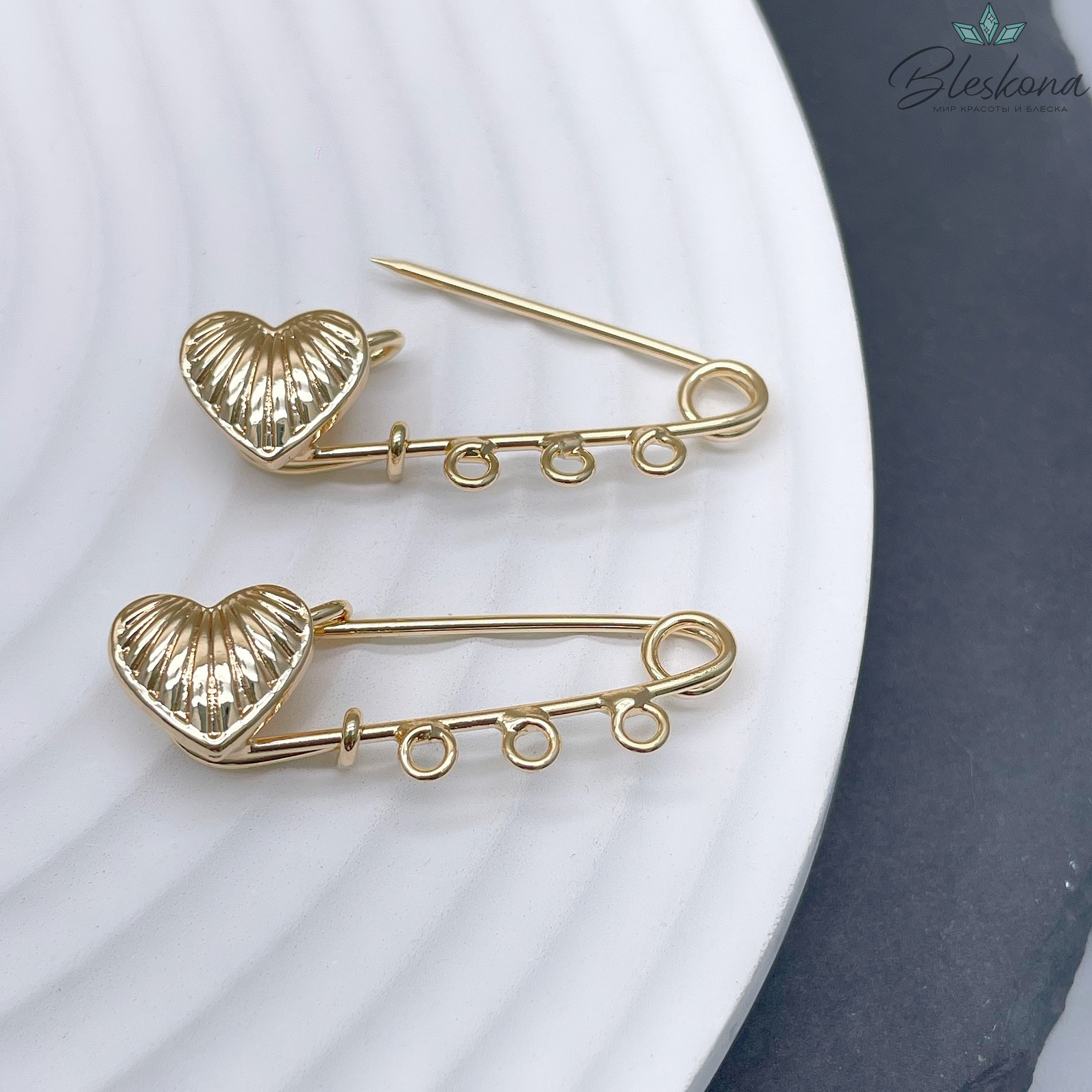 3 см, Цвет золото, Основа булавка 3 кольца сердце