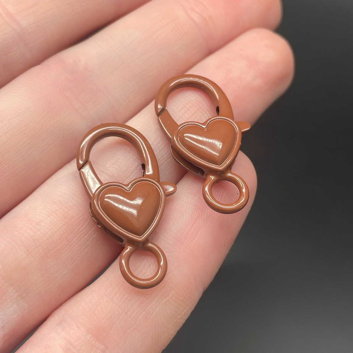 12,5*26,5мм , Замок крупный сердце коричневая эмаль 