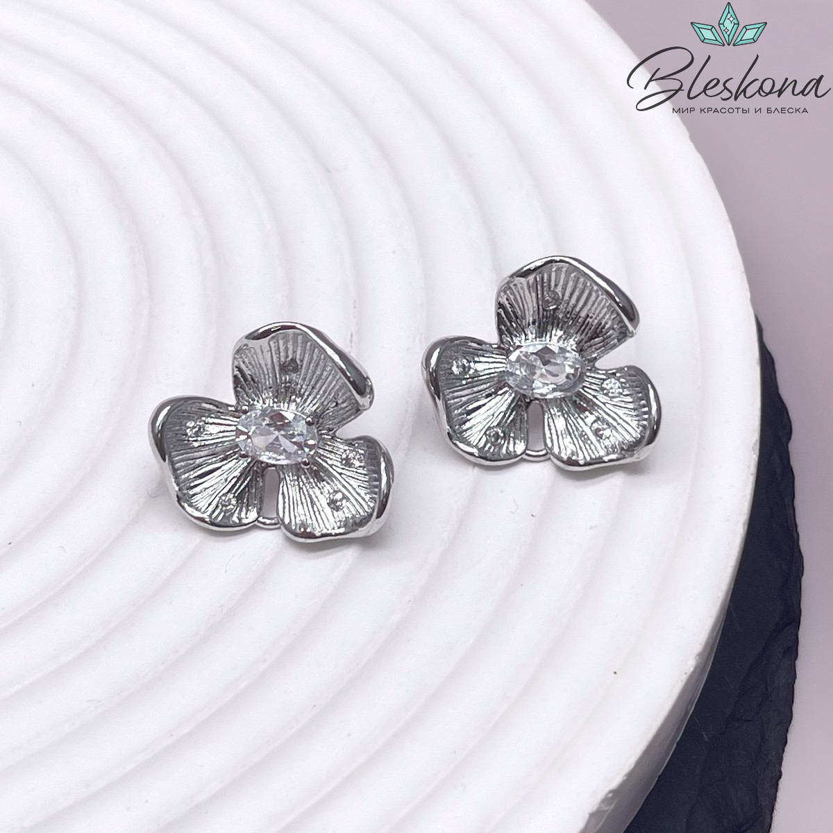 16*18 мм Цвет серебро, Пусеты цветок цирконы 