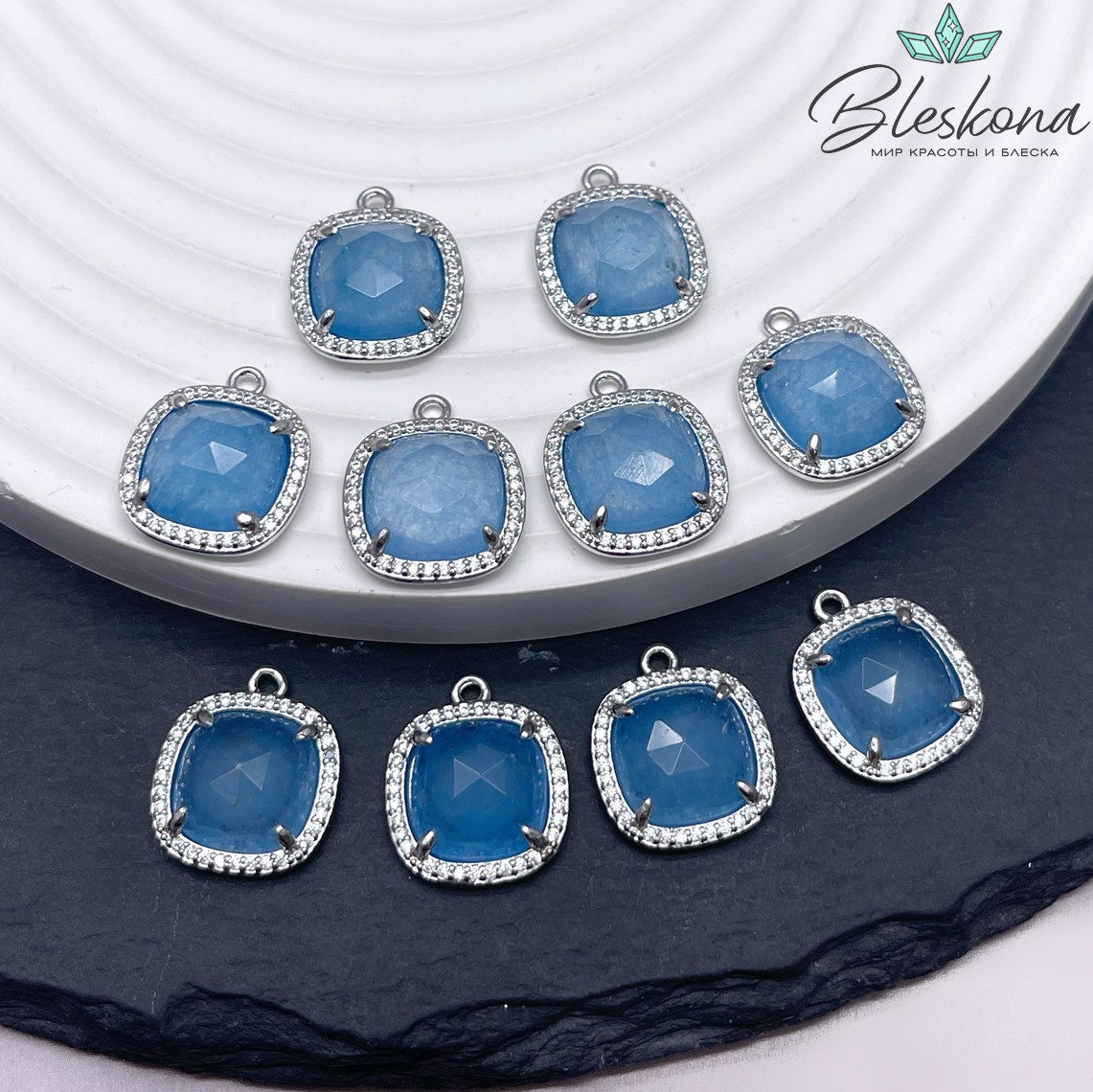 14мм, цвет серебро ,Подвеска квадрат кварц тонированный голубой в обрамлении цирконы