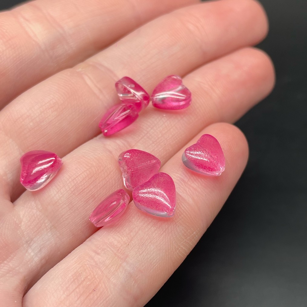 8,5 мм, Стекло сердце малиновое  уп.10 шт 