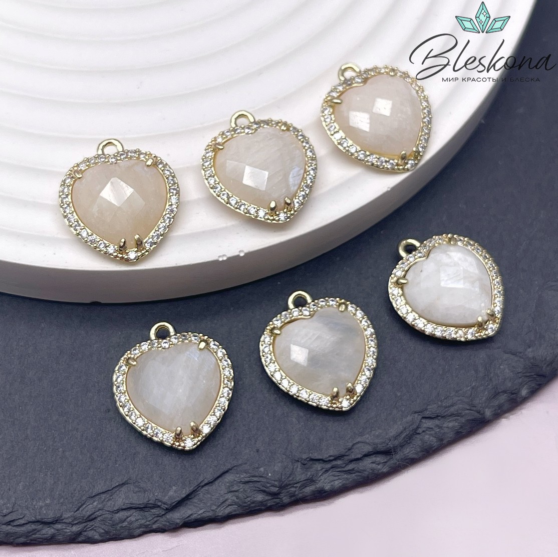 16*18мм ,цвет золото, Подвеска Сердце в обрамлении Лунный камень огранка цирконы