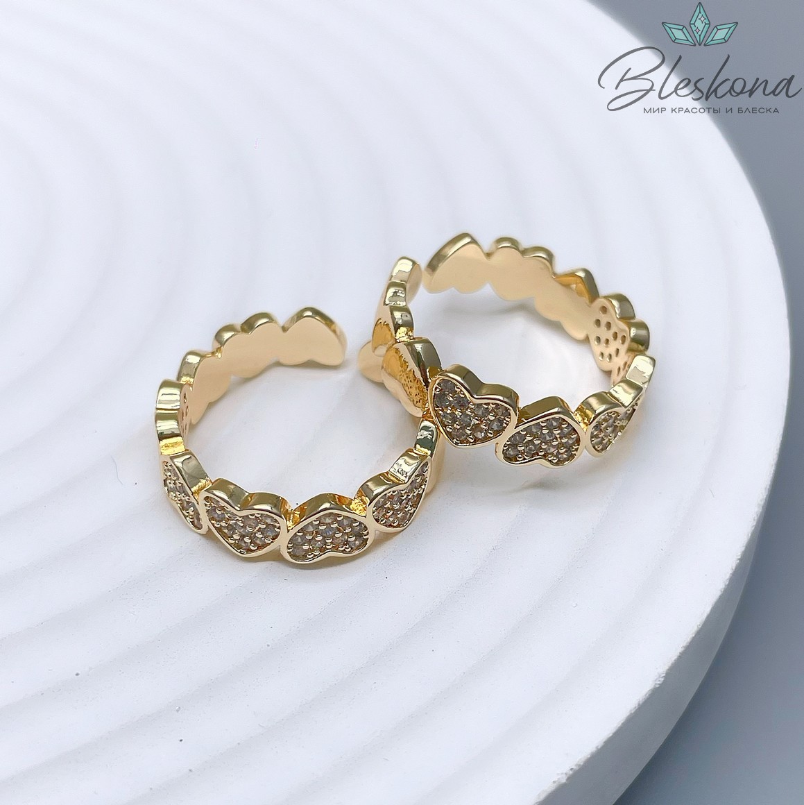 20 мм, Цвет золото, Кольцо безразмерное сердечки с цирконами
