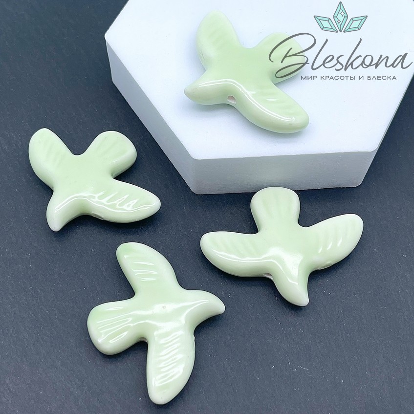 33*37 мм Керамика бусина Голубь светло-зеленый (Птица)