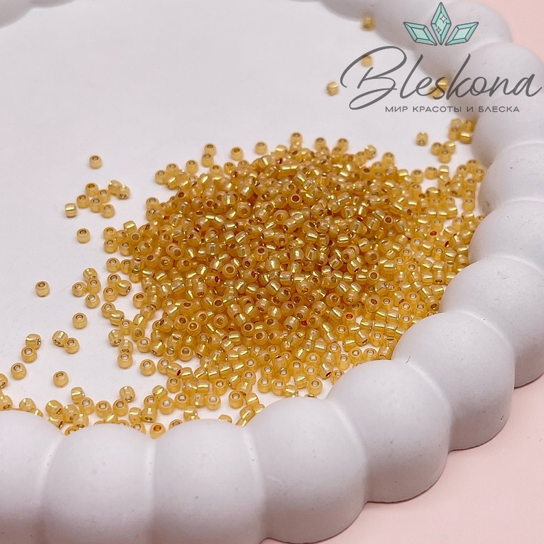 Бисер TOHO round 11/0 цвет №2110 (оттенок золотого)