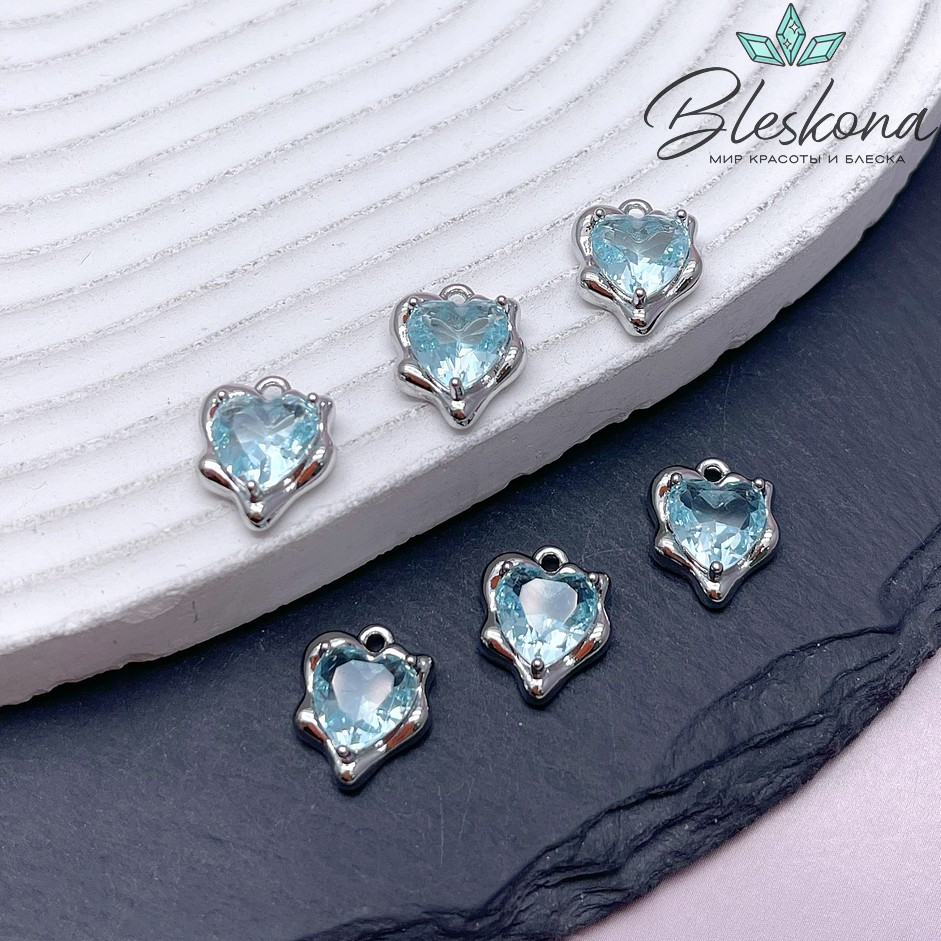 13*10,5 мм Цвет серебро, Подвеска сердце неровное голубой циркон