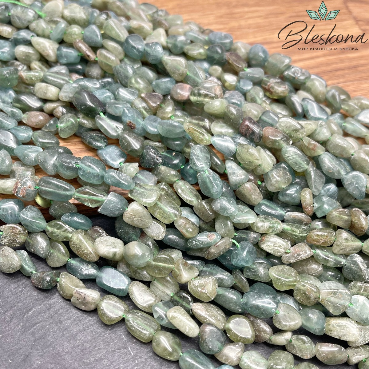 Апатит зеленый галтовка (7-10)*(4-6) мм