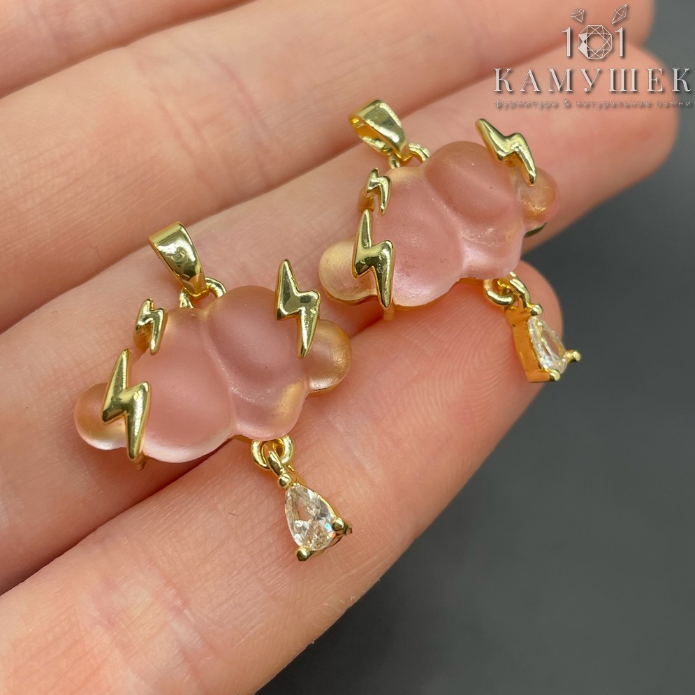 19,5*13мм, Цвет золото, Подвеска Облако матовое бледно-розовое стекло