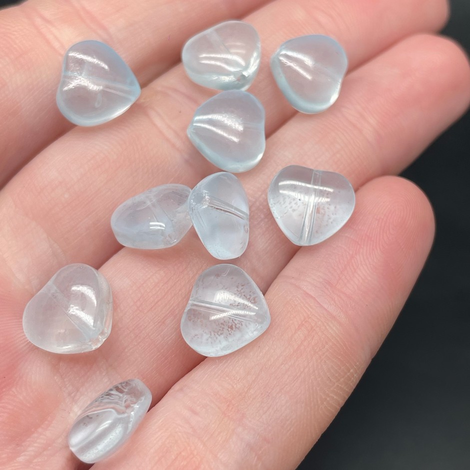 10,5 мм, Стекло сердце светло-голубое  уп.10 шт 