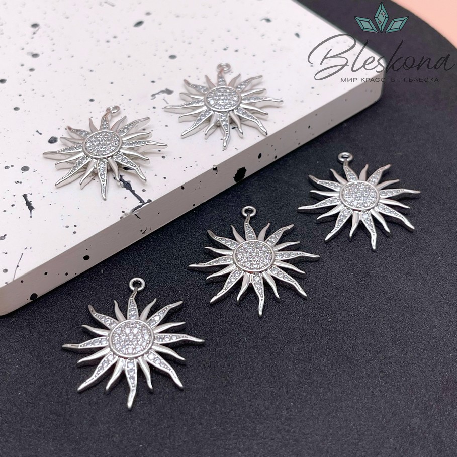 27*25 мм Цвет серебро, Подвеска Солнце с волнистыми лучами белые цирконы