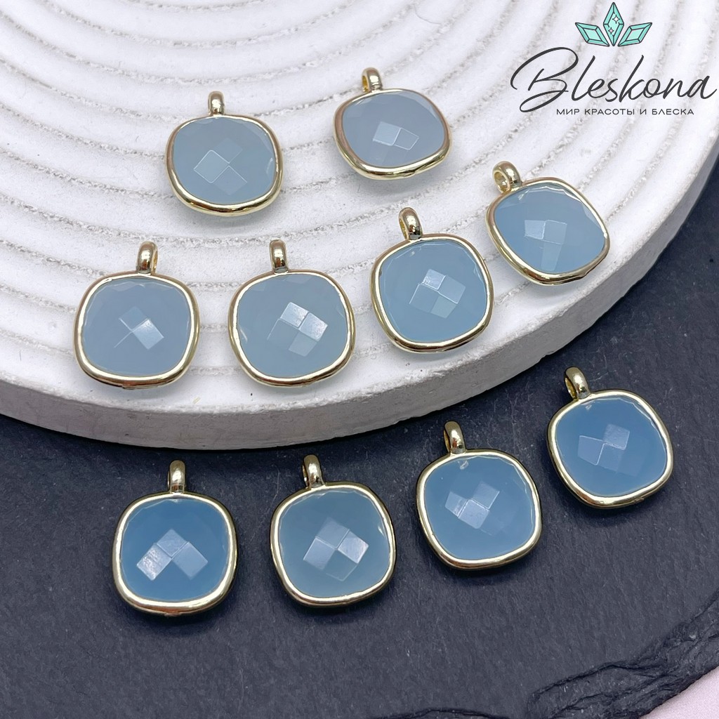 13мм, цвет золото ,Подвеска квадрат Кварц тонированный голубой  в обрамлении 