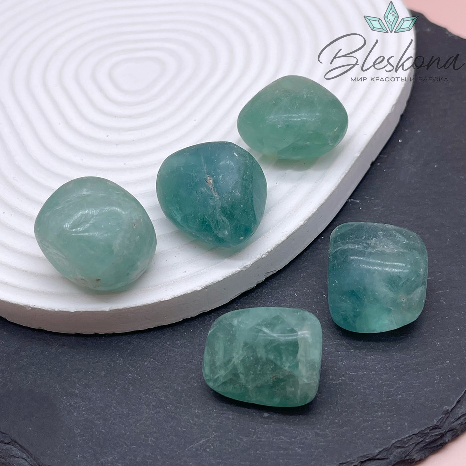 Флюорит  галтовка 25-35 мм 