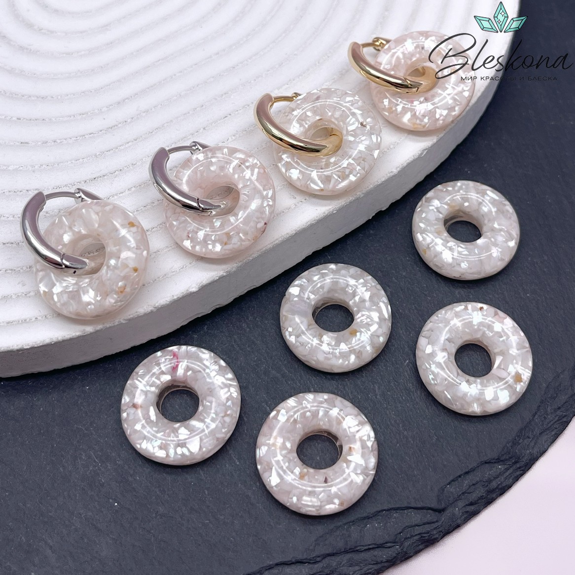 Бублик с перламутровой крошкой в розовой эпоксидной смоле 20мм  